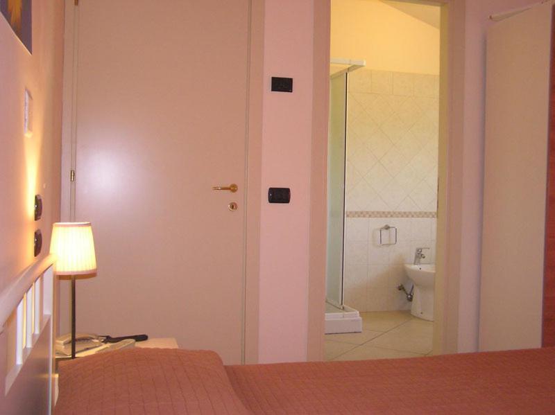 Albergo Le 2 Rose San Severino Marche Zimmer foto